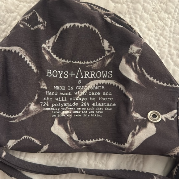 RARE! Boys and arrows shark top - Picture 2 of 2